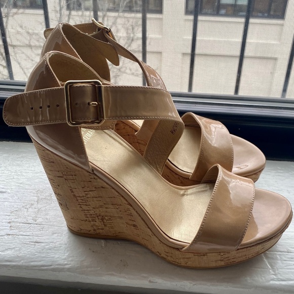 stuart weitzman nude wedges